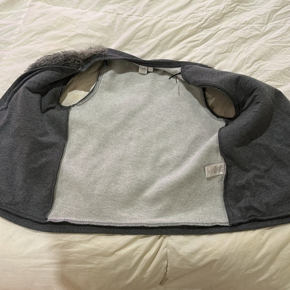 Vest - Picture 3 of 5